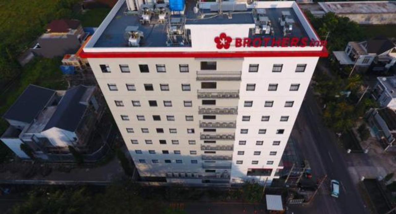Brothers Inn Sukoharjo Exteriör bild